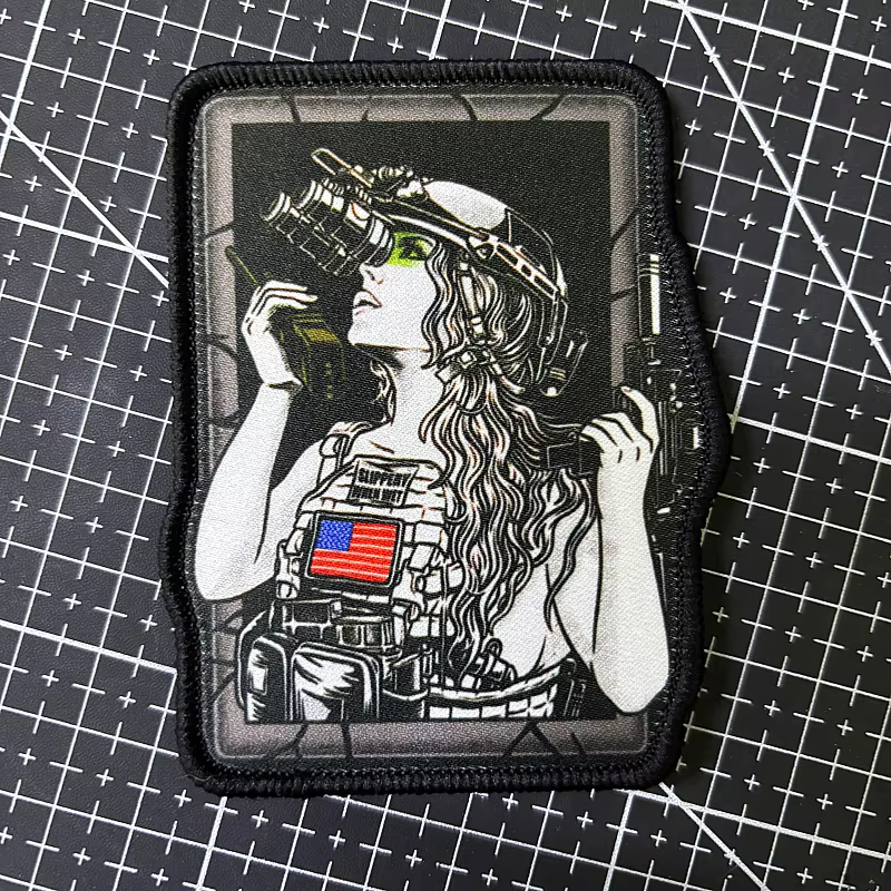 Parche táctico guerrera con velcro – Insignia moral para mochila - imagen 3