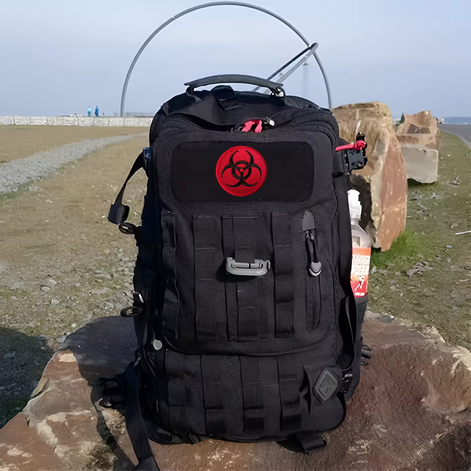 Parche táctico de velcro con símbolo riesgo biológico rojo MOLLE - imagen 3