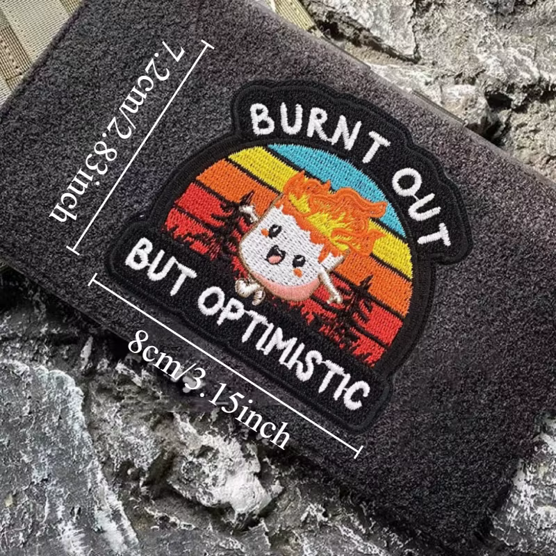 Parche bordado moral 'Burnt Out But Optimistic' velcro para mochila - imagen 4