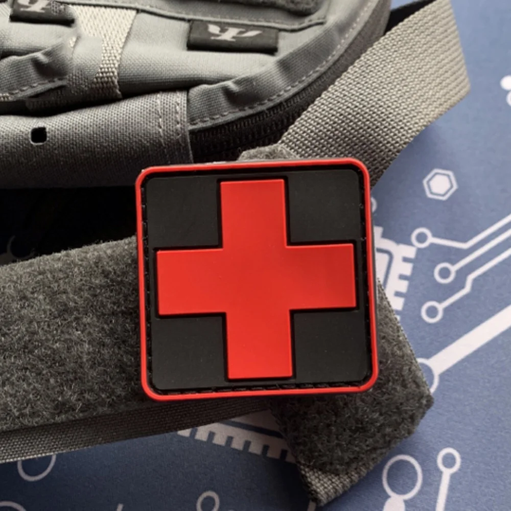 Parche militar táctico de PVC de goma suave en forma de cruz, brazalete de rescate de Cruz Roja, accesorios de mochila, parches de tela - imagen 4