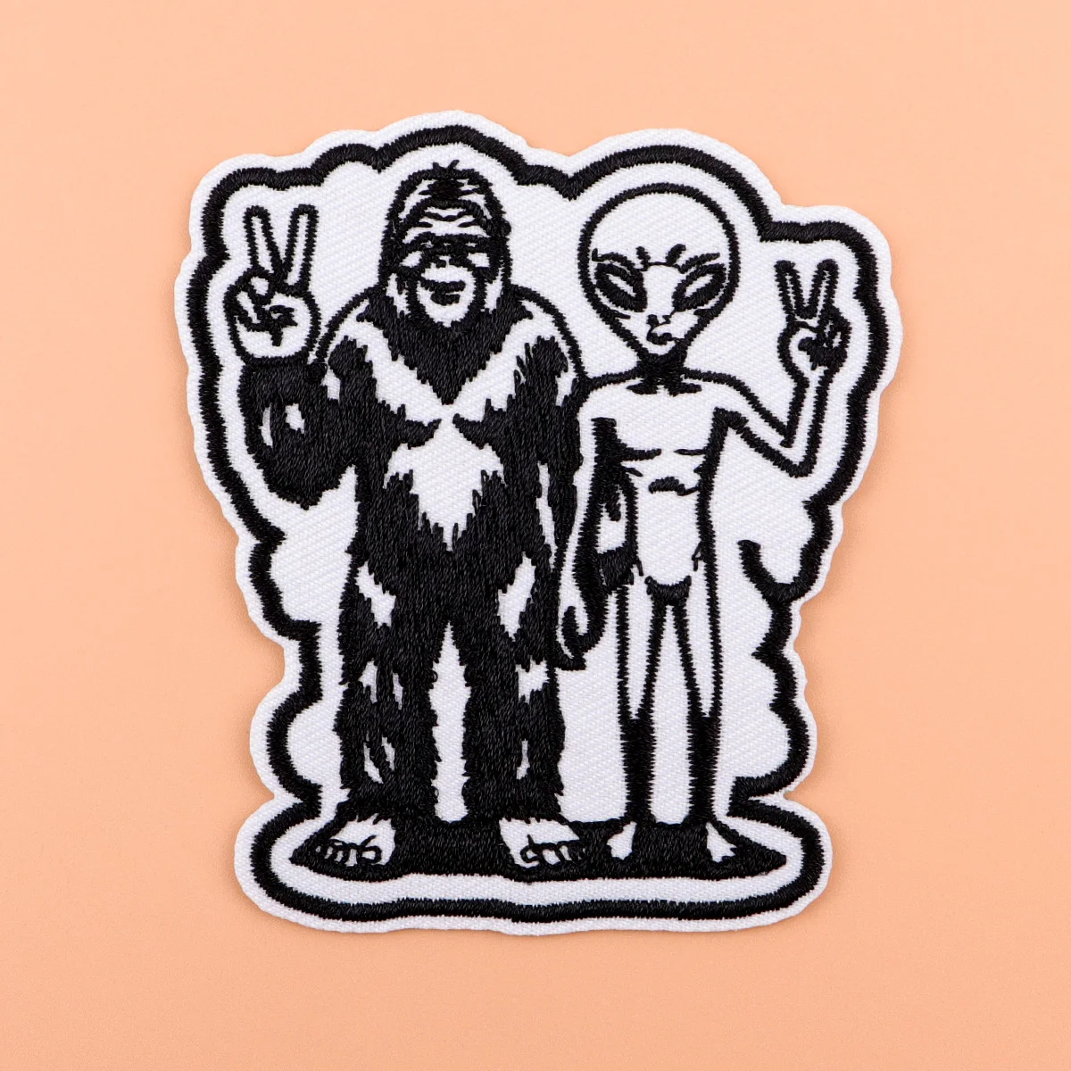 Monstruos y Alien paz parche bordado de dibujos animados de hierro en parches para ropa termoadhesivos parches en ropa bricolaje coser insignias - imagen 5