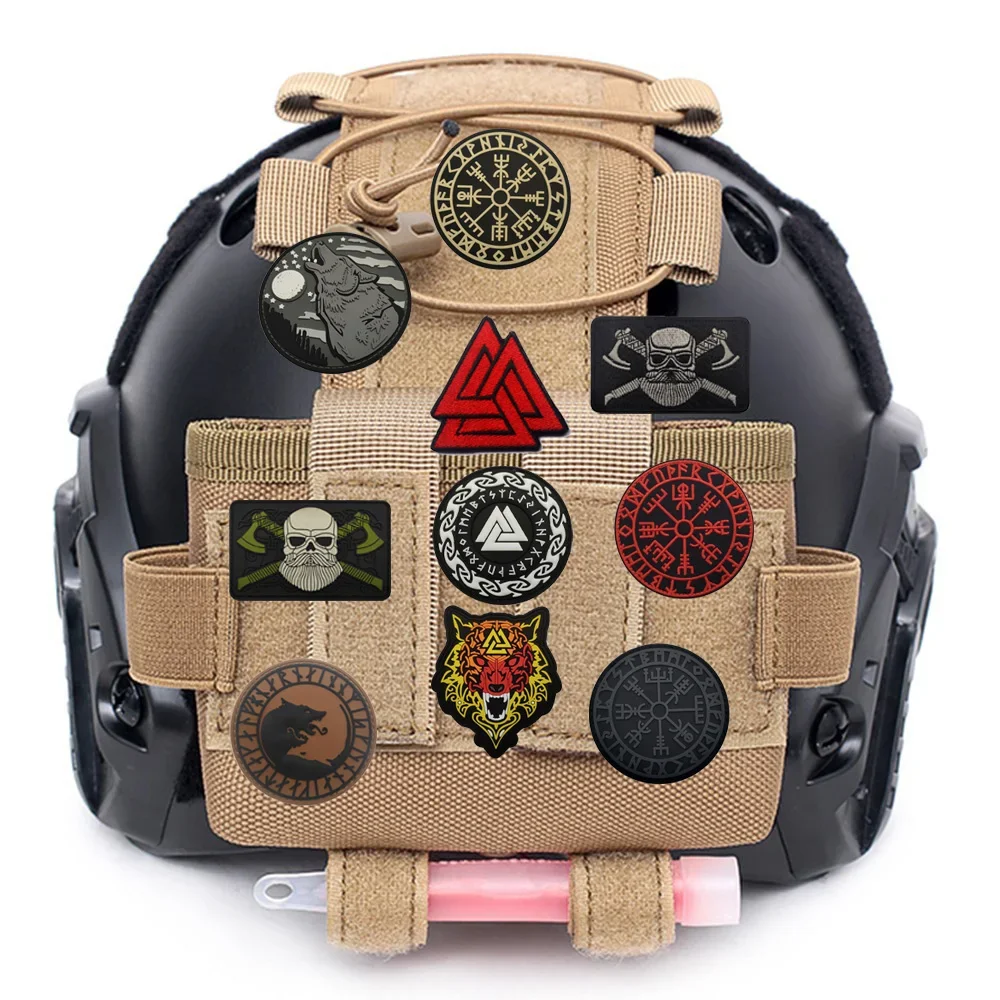 Accesorios para bolsa al aire libre cabeza de lobo vikingo Lunavin Odin Logo brújula bordado parche de goma símbolo vikingo insignia de moral táctica - imagen 3