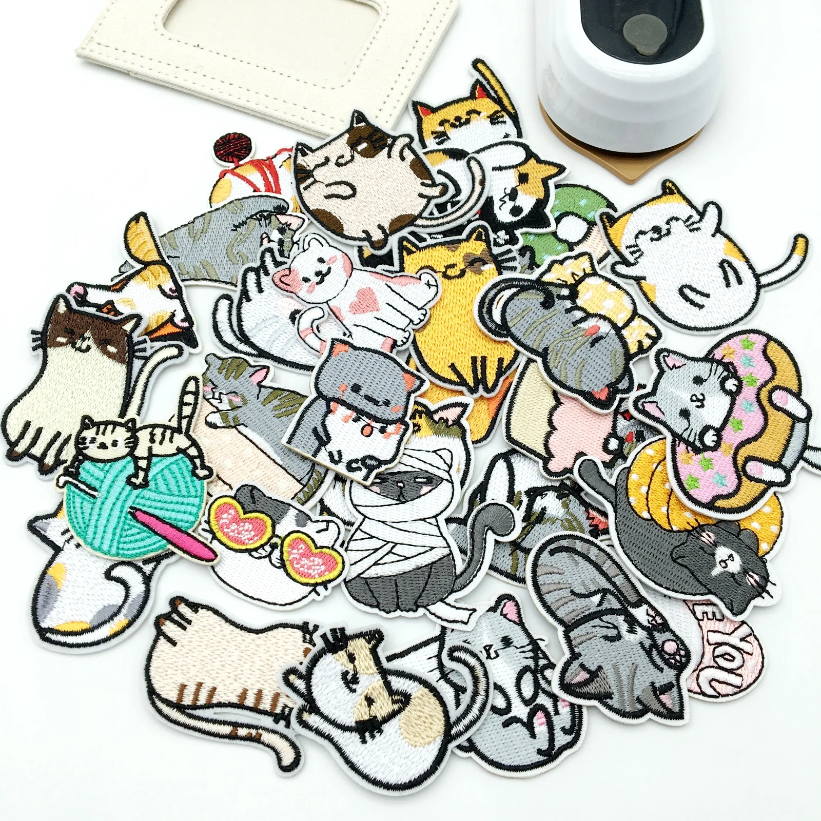 Parche de hierro bordado con gato de dibujos animados, parche divertido de gatito para camisas, pantalones vaqueros, sombreros, mochila, accesorio de apliques - imagen 2