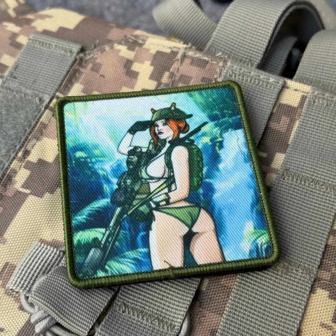Parche táctico Camp soldado femenino con fondo MOLLE y velcro - imagen 5