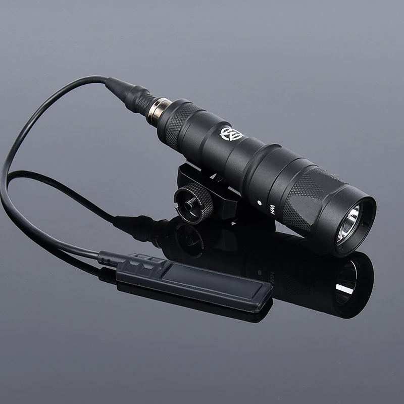 Linterna táctica Surefir M300 LED estroboscópica para airsoft y caza - imagen 4