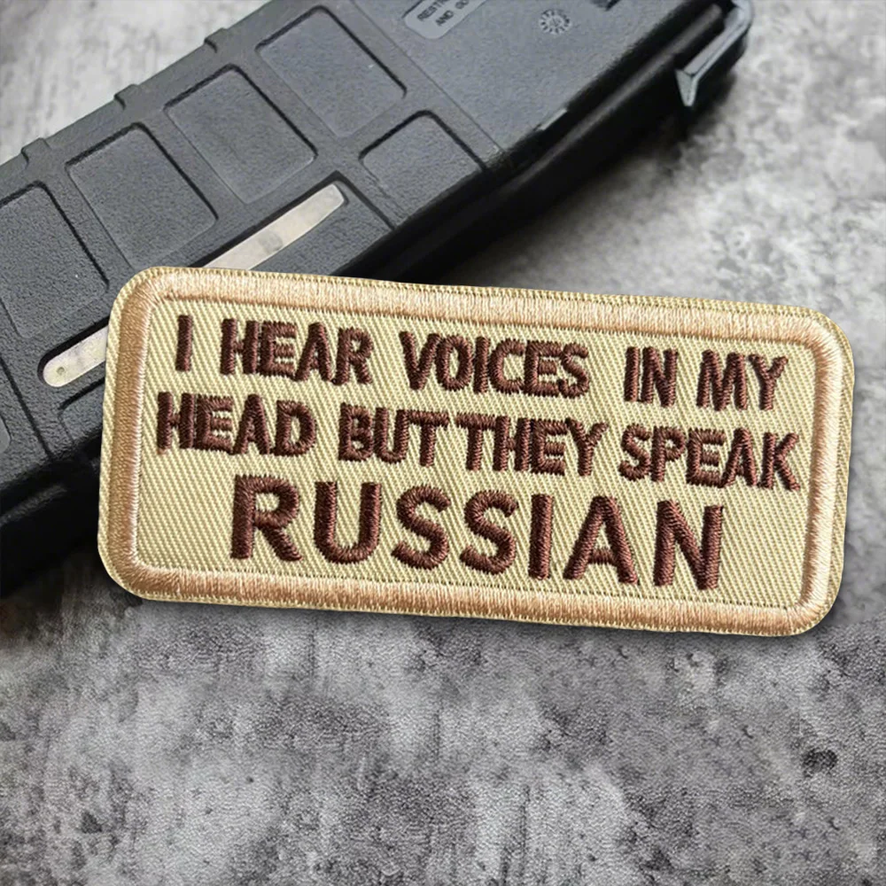 Parche táctico bordado I Hear Voices in My Head – Morale militar con velcro - imagen 4