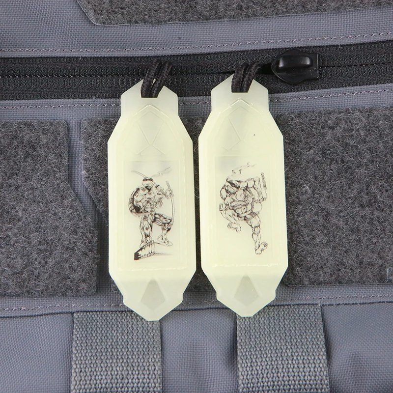 Parche luminoso táctico de TPU, manija de tracción, decoración de mochila DIY, cola de bolsa EDC con gancho, diseño funcional - imagen 4