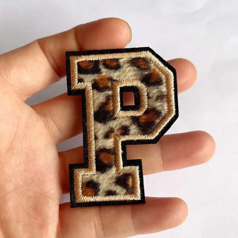 Parches de insignia de letras del alfabeto inglés A ~ Z, apliques bordados con estampado de leopardo, pegatinas para planchar para ropa, ropa con nombre DIY - imagen 4