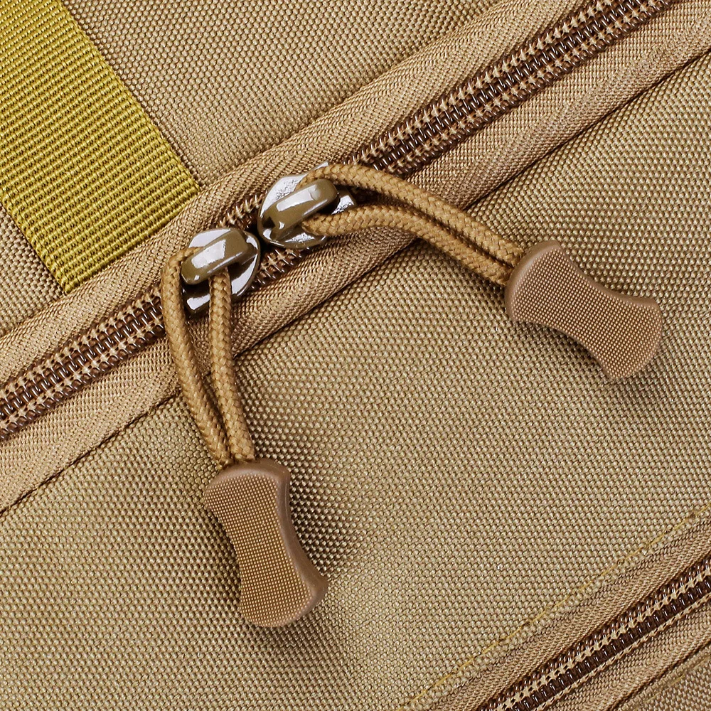 Una bolsa de bronceado con una cremallera dorada y un mango marrón