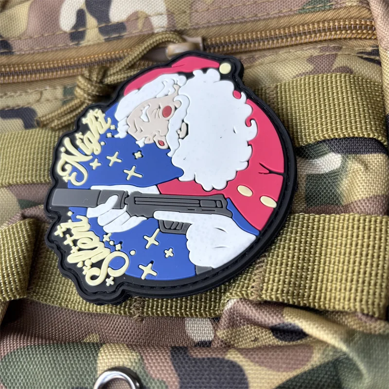 Parche de PVC 3D "Papá Noel con una pistola", insignia de moral táctica, parches militares con gancho, pegatinas para ropa y mochila - imagen 3