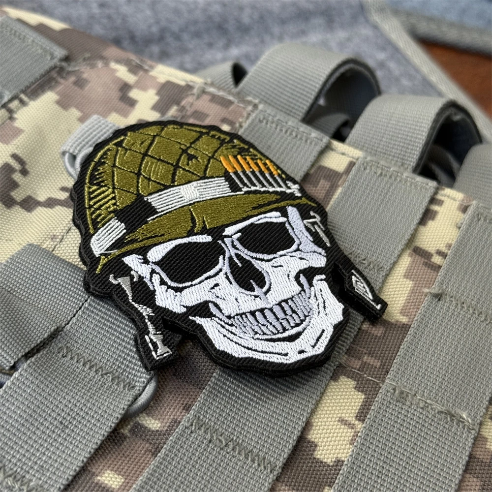 Chevron esqueleto soldados usando cascos parche moral táctica pegatina militar parches de gancho y bucle bordados para ropa