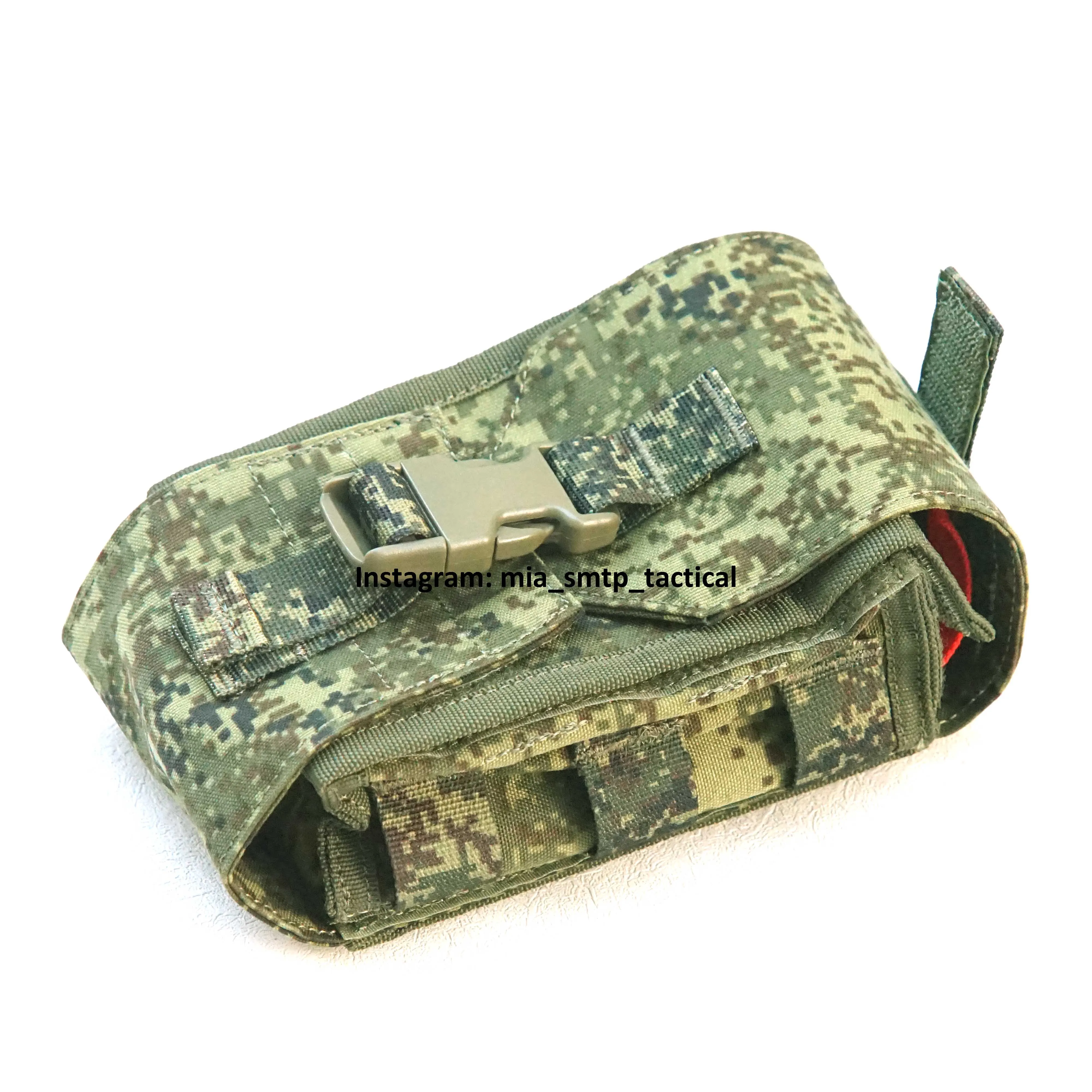 Detalle del sistema MOLLE y compartimentos