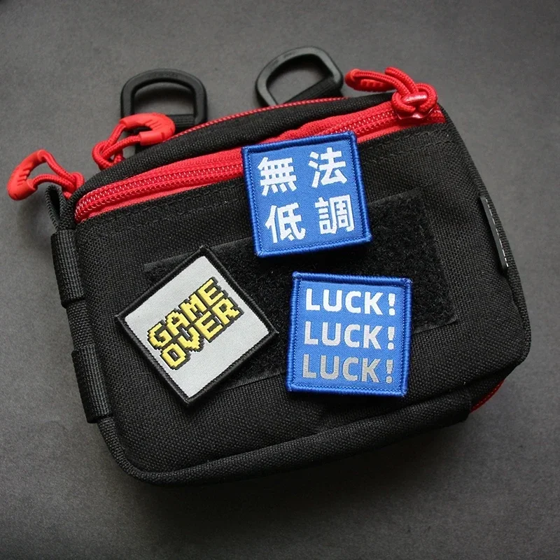 Mini insignia de moral cuadrada de 4 Cm, parche de gancho y bucle, juego sobre suerte, mochila táctica, pegatinas de brazalete bonitas DIY - imagen 2