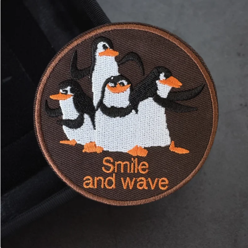Parche bordado de sonrisa y onda, brazalete táctico con gancho y bucle, sombrero, insignia de moral, mochila, parches adhesivos decorativos para ropa