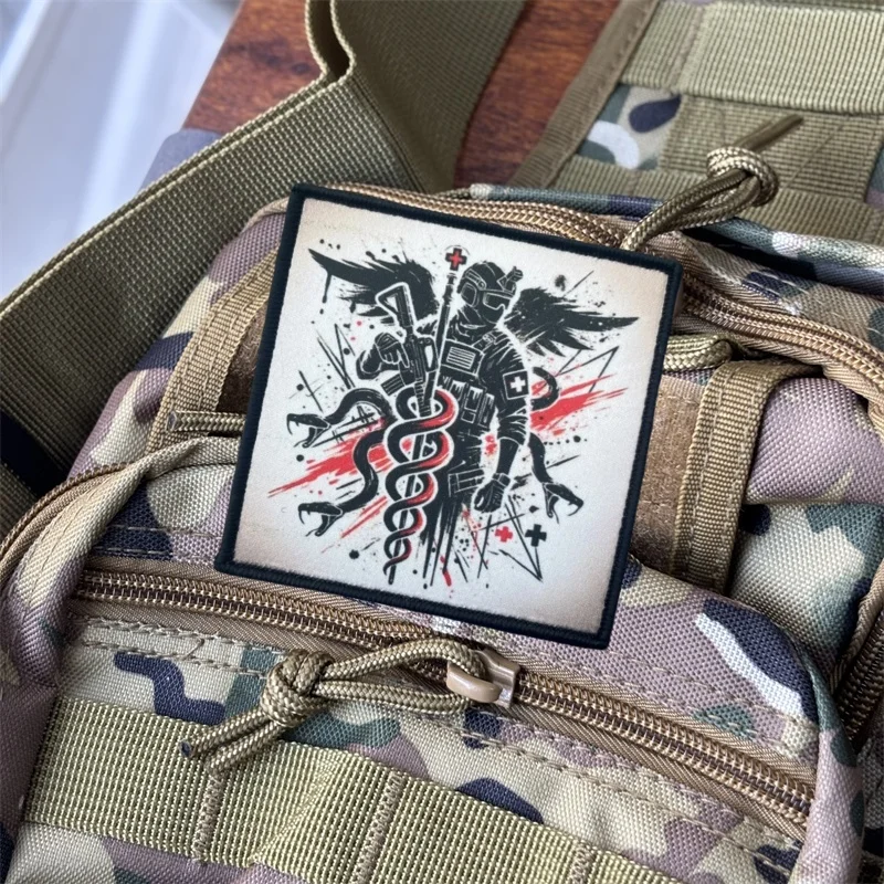 Parche táctico "serpientes y medicina", brazalete impreso, insignia de moral, parches con gancho, pegatinas para mochila y ropa