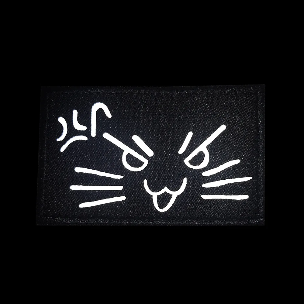 Parches reflectantes creativos de gato lindo, insignia táctica luminosa para exteriores, parche blanco y negro, calcomanía DIY en ropa, mochilas, costura - imagen 3