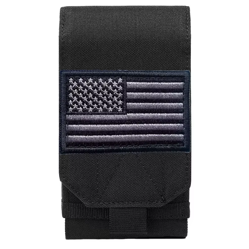 La funda acoplada a un sistema MOLLE en mochila táctica