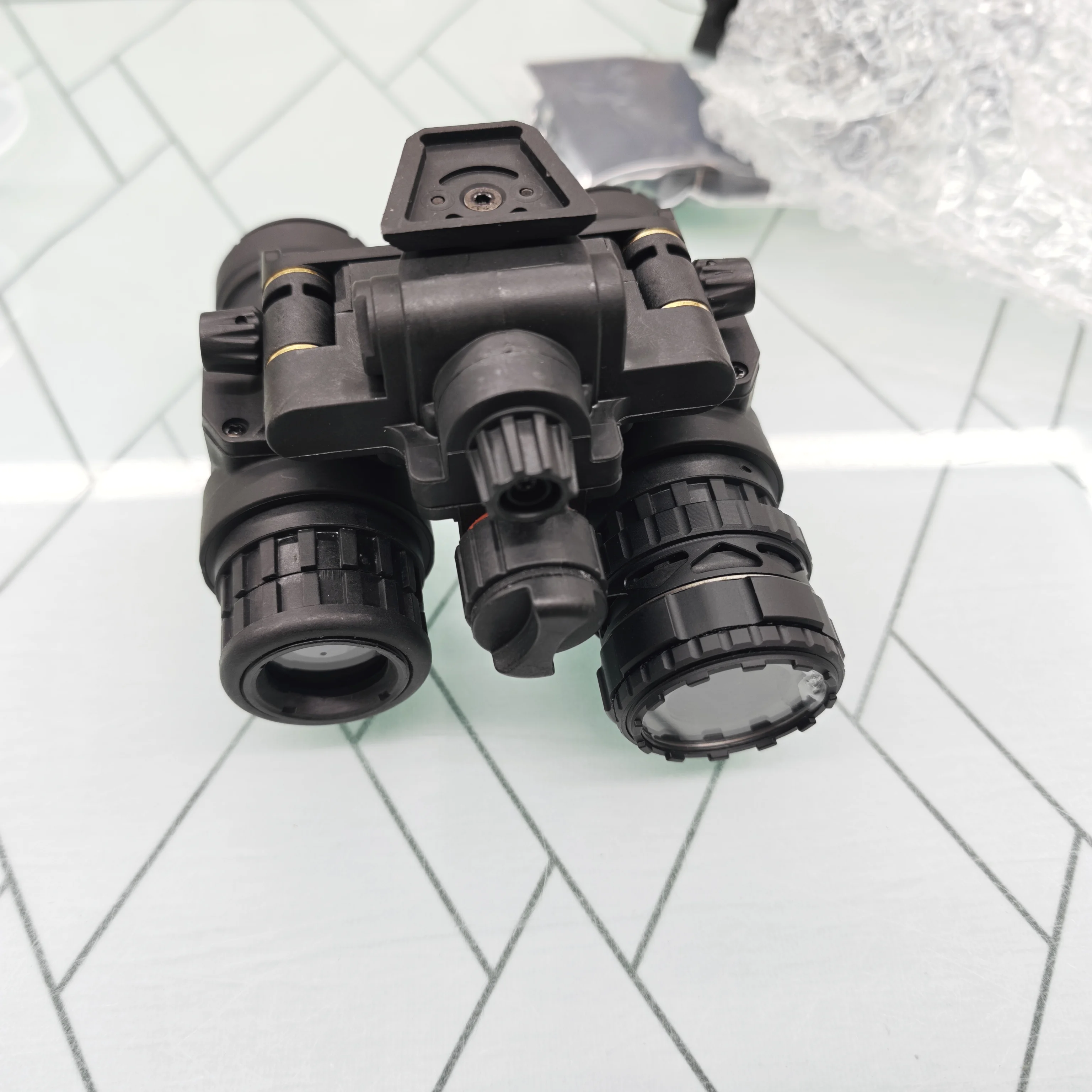 FERRO Concepts PVS14 /PVS31 GPNVG18 Dispositivo de visión nocturna con placa de metal de apertura ajustable y lentes protectoras - imagen 2