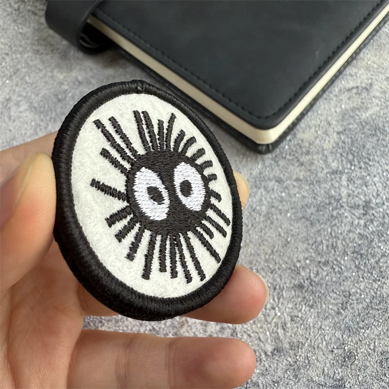 Parche decorativo bordado para ropa, Good Luck Soot Sprite, insignia de moral táctica, gancho y bucle, mochila, sombrero, accesorios, pegatinas - imagen 5