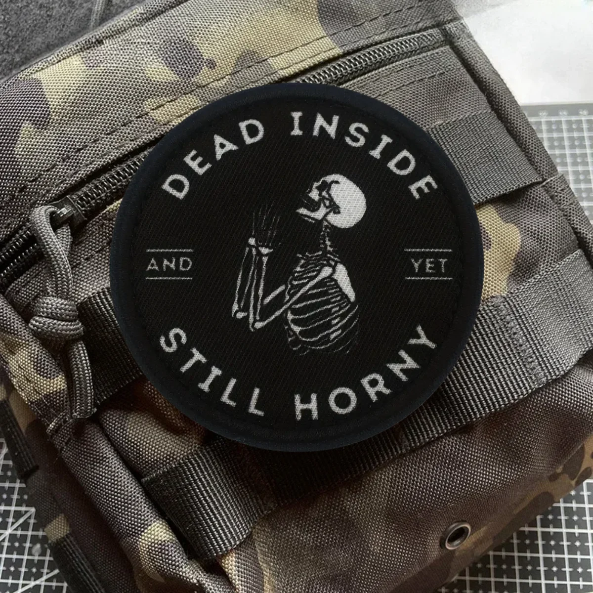 Parche de moral táctica de calavera cachonda, Parche de gancho y bucle divertido, insignia militar del ejército Airsoft, brazalete impreso, pegatinas de mochila - imagen 3