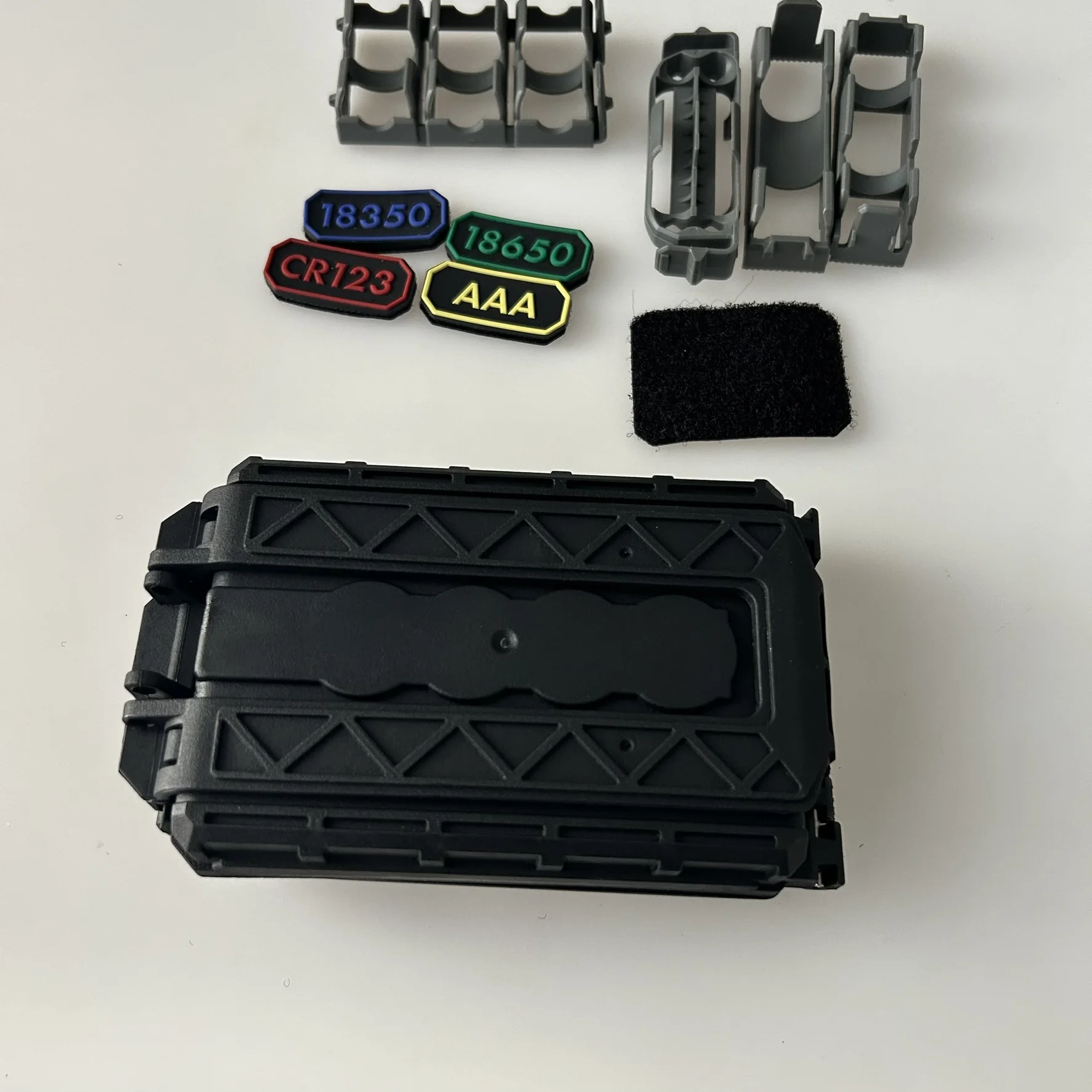 Caja de batería modular con puerto listo para cerradura y montaje MOLLE |   Organizador multifunción de doble compartimento - imagen 3