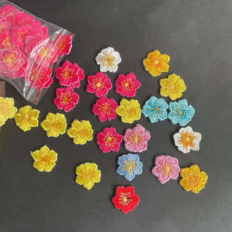 10 unidades/2,5 CM apliques florales parches para planchar, Mini parche bordado de flores de tela termocollant para ropa, chaqueta, pegatina de reparación - imagen 3