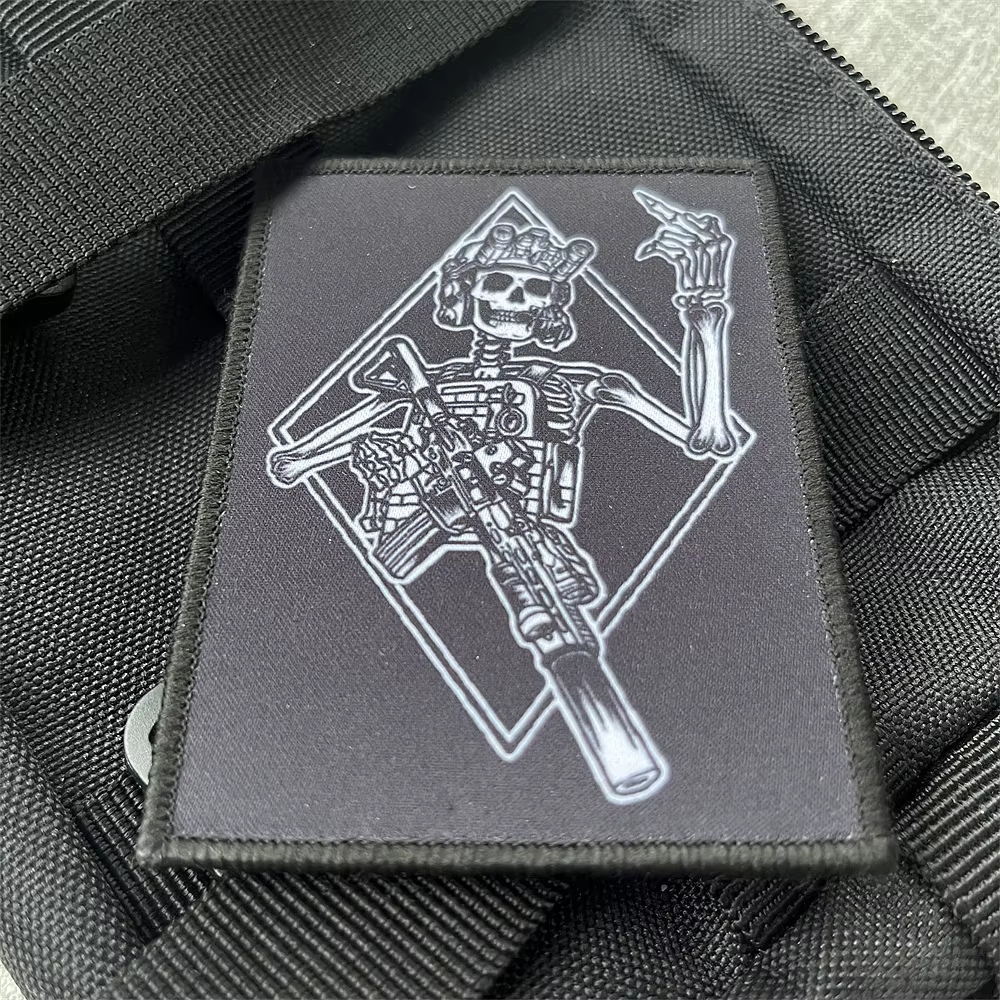 Parche moral calavera con pistola – Para equipo táctico y mochila - imagen 4