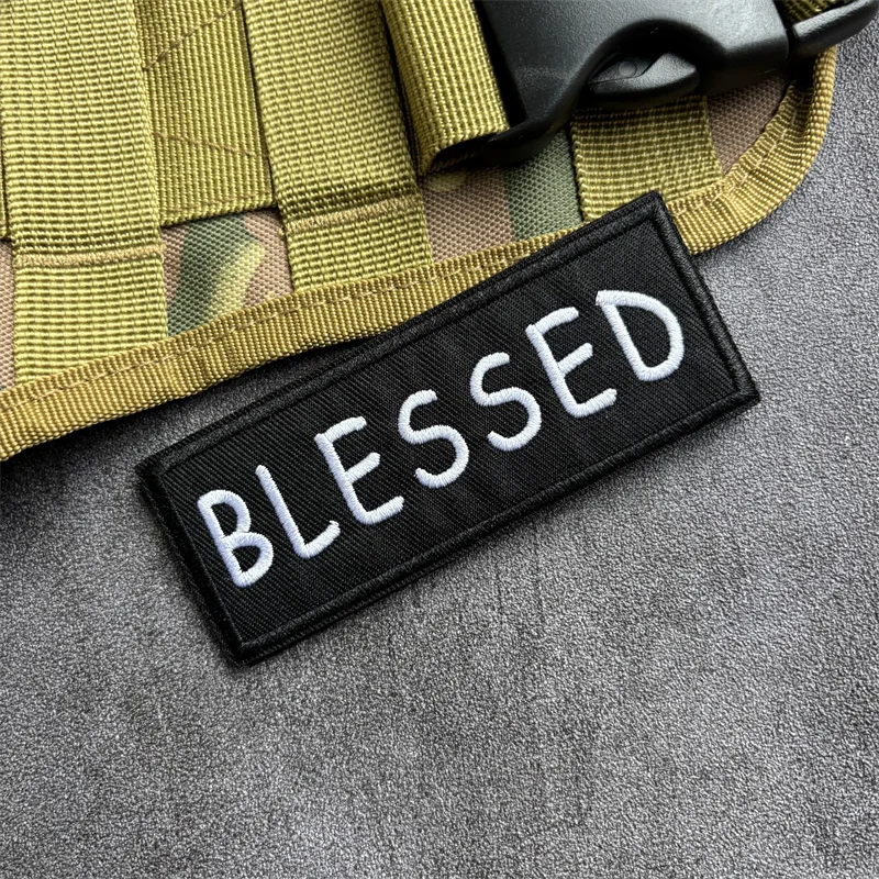 Parche táctico bordado BLESSED con velcro para ropa y moral - imagen 2