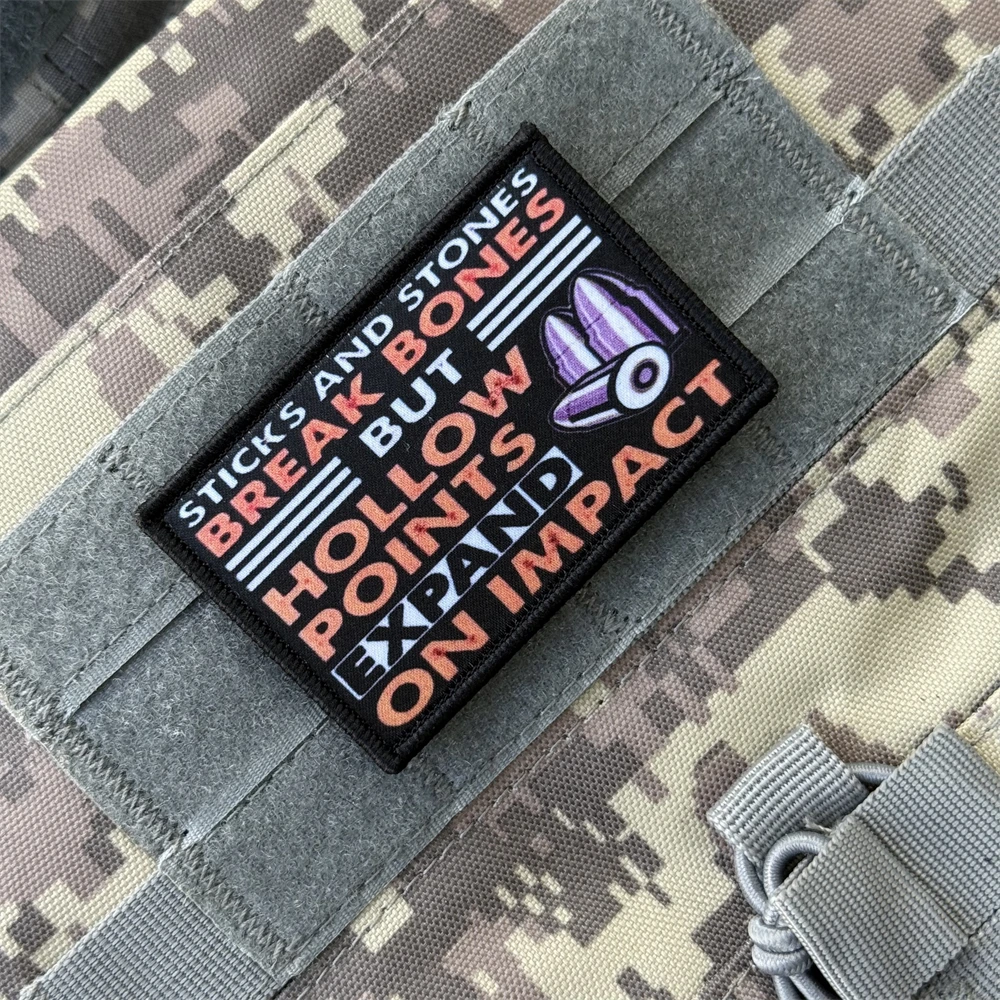 Palos y piedras, parche táctico de moral, gancho y bucle, divertido equipo personalizado Airsoft, emblema militar divertido, pegatinas impresas para mochila