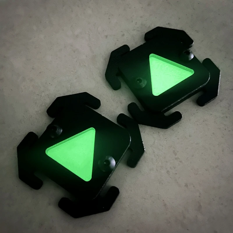 Marcador luminoso triangular, tira luminosa Molle, mochila táctica para exteriores, accesorios de montaje, función de sello de identificación del viento - imagen 2