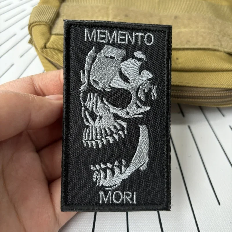 Parches tácticos de "Memento Mori", Calaveras, moral, dystopía, bordado de gancho y bucle, insignia militar de Chevron, brazalete, pegatina para mochila - imagen 5