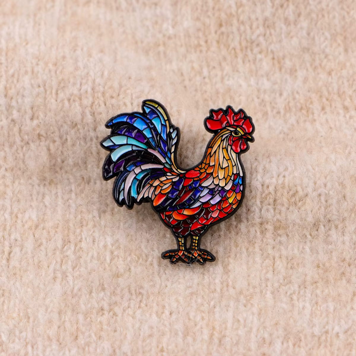 El pin sobre una mochila, mostrando un uso cotidiano