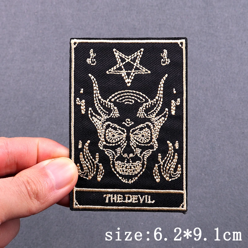 Parche bordado de cartas de Tarot de hombre colgado, parches para planchar para ropa, parche Fusible de costura de Doctor con pico de calavera Punk para ropa - imagen 5