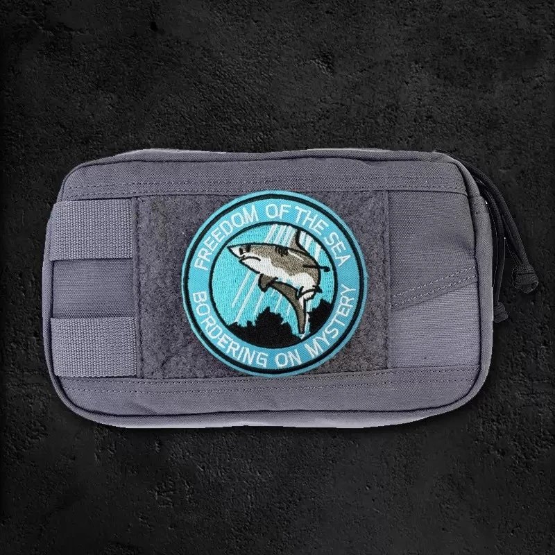 Parche bordado de tiburones, insignia de moral con gancho y bucle táctico, brazalete militar, pegatinas para mochila