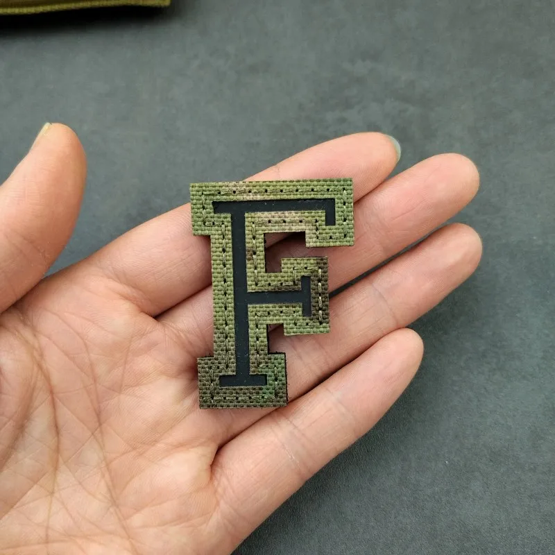 26 letras en inglés cortadas con láser, gancho reflectante y aspecto de camuflaje, combinación libre, brazalete, insignia de moral DIY, paquete de pegatinas - imagen 4