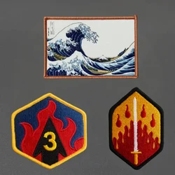 Parche táctico bordado llamas y espadas – Insignia velcro militar