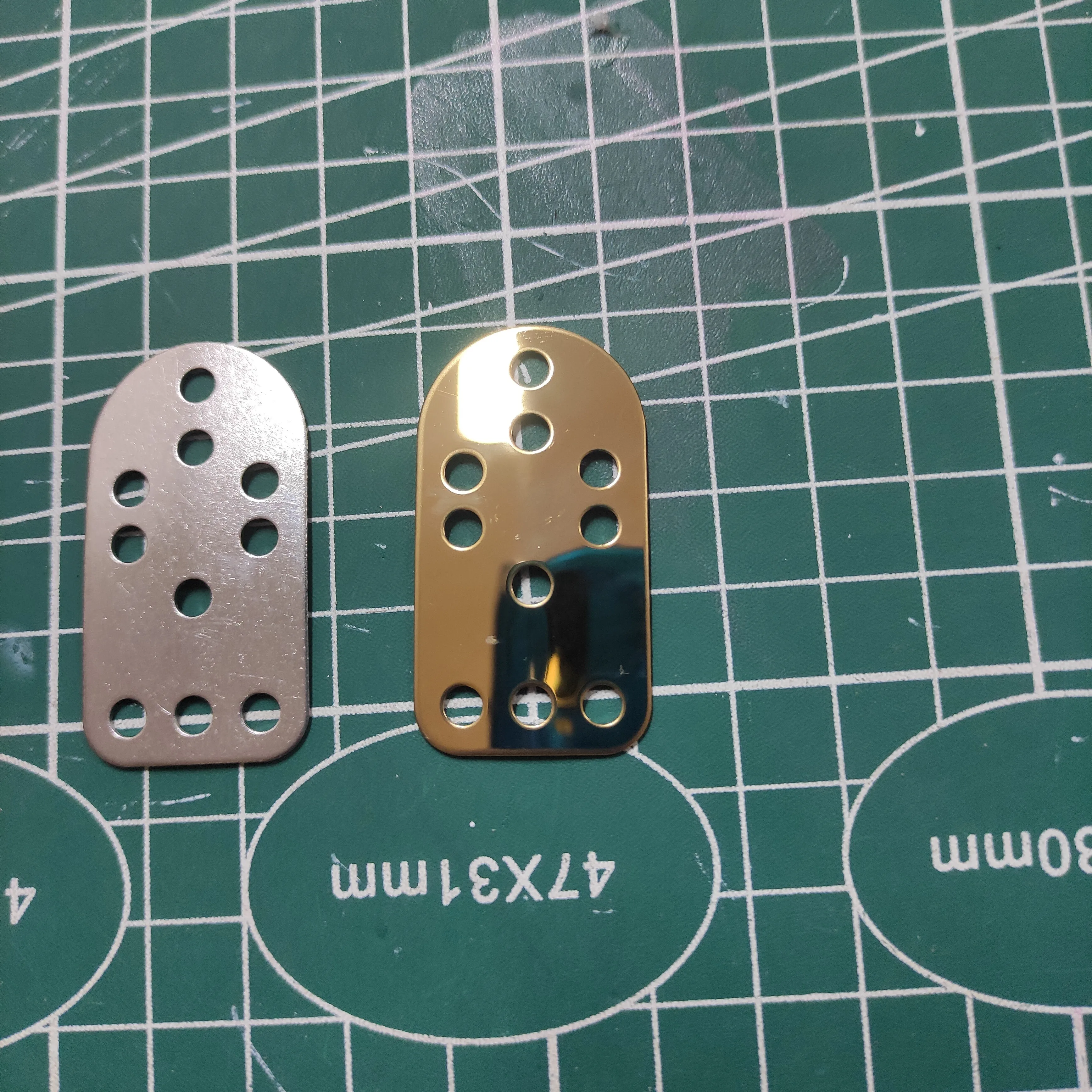 Placas de armadura pequeñas en acero inoxidable para montaje - imagen 2