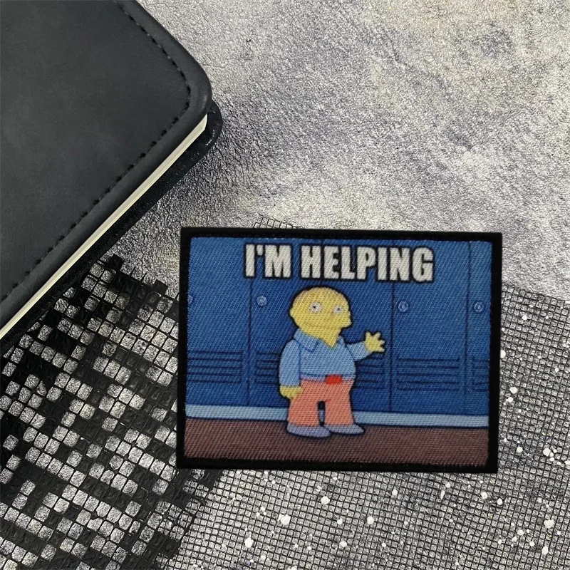 I'M HELPING-Parche de insignia divertida, parche de insignia de moral de animación, brazalete militar, gancho y bucle, pegatinas para sombrero y mochila - imagen 5