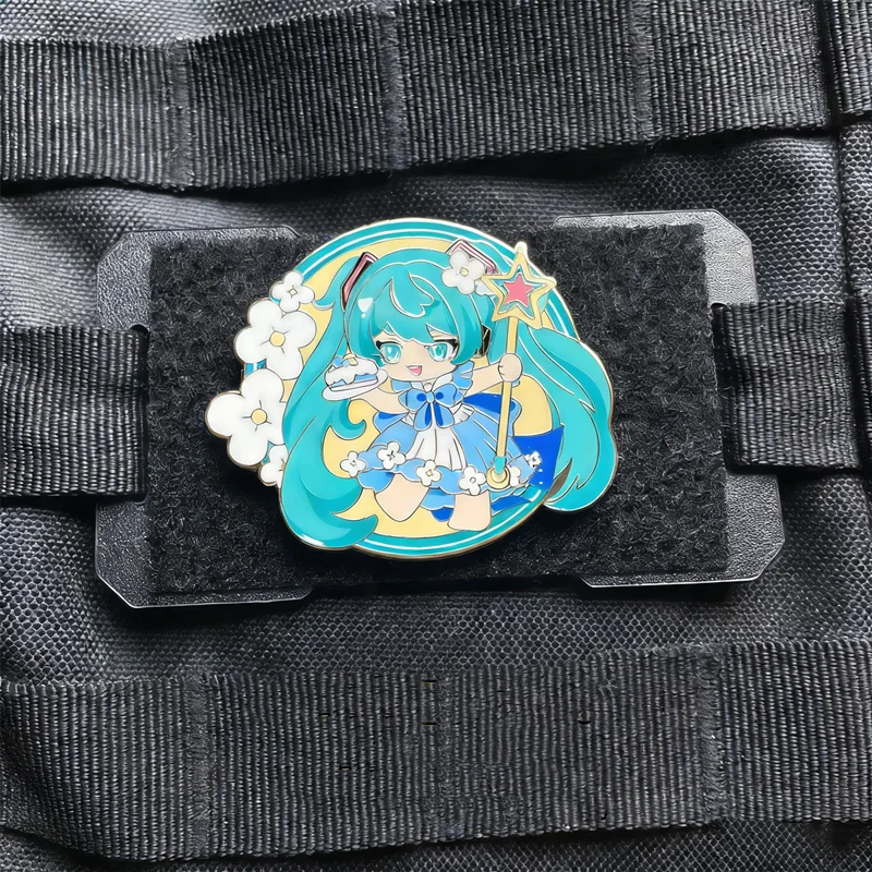 Mik Anime parche táctico Linda chica diseño de dibujos animados brazalete de Metal bidimensional con gancho para decoración de mochila - imagen 4