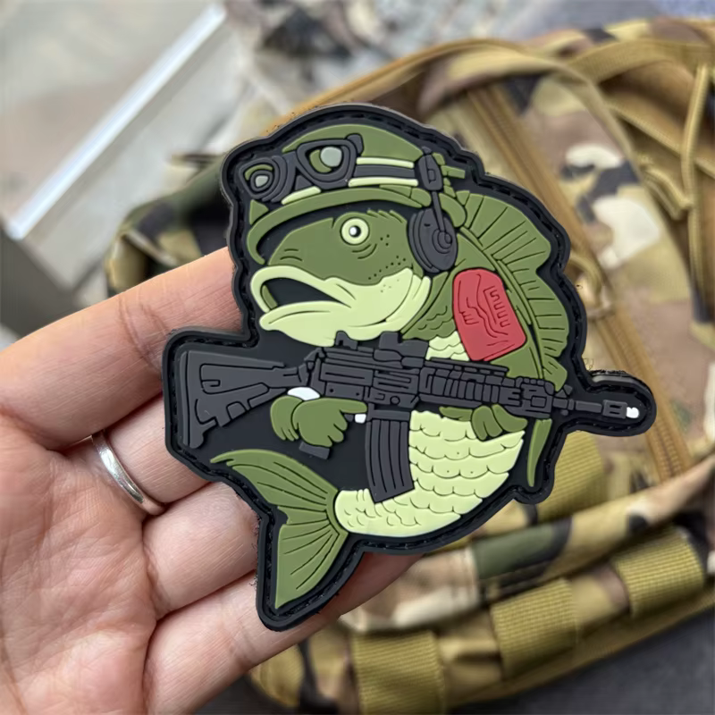Parche táctico PVC 3D pescado – Insignia moral para mochila o ropa - imagen 3