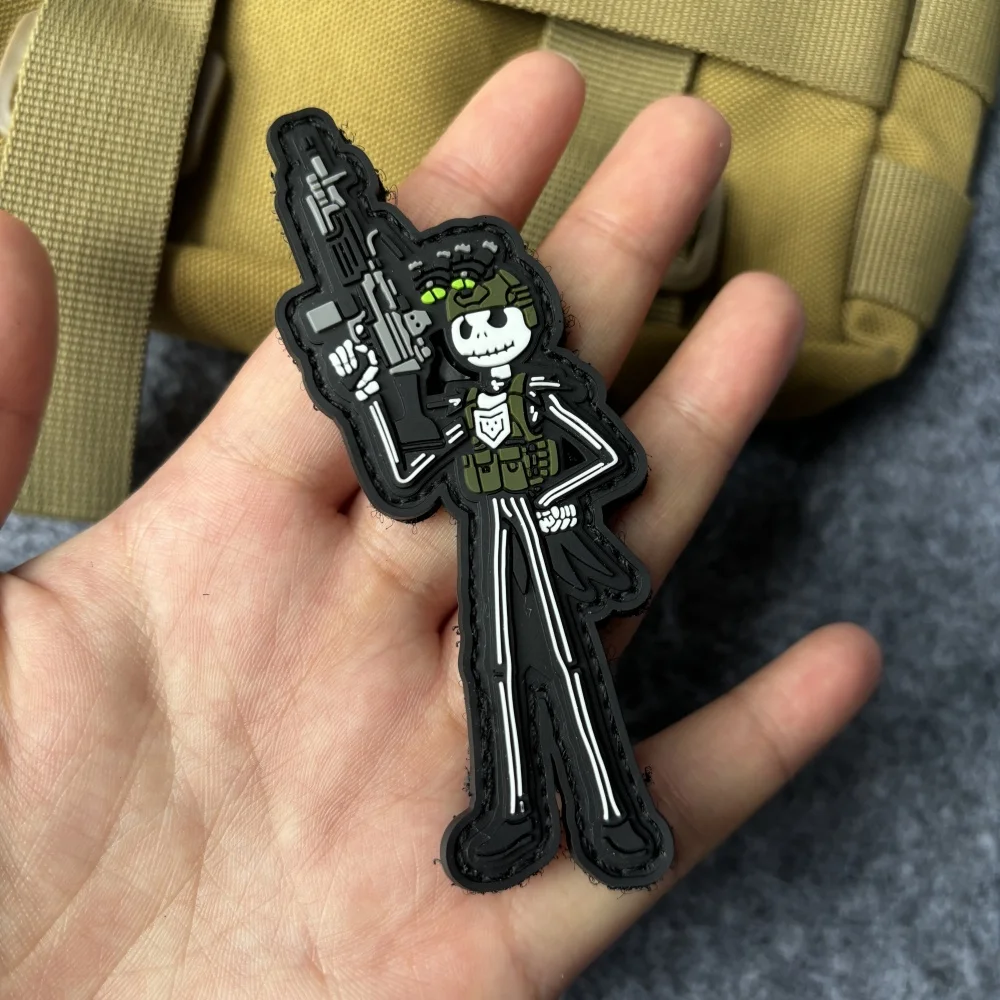 Parche táctico de esqueleto de armas de fuego, emblema de gancho y bucle de PVC, insignia de moral militar, brazalete, pegatinas para mochila - imagen 5