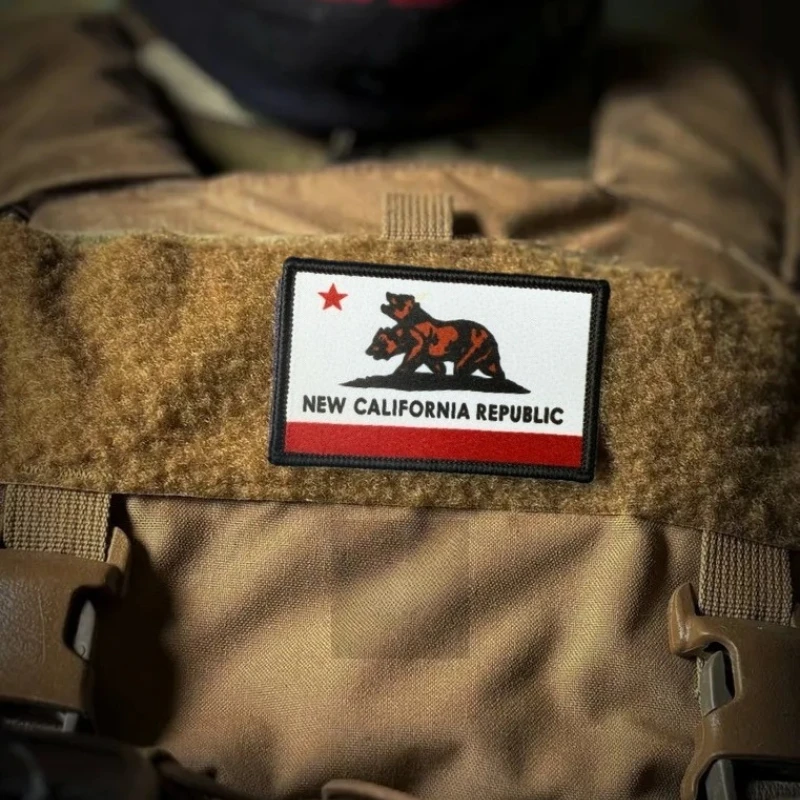 Parche táctico California – Insignia moral velcro para mochila - imagen 4