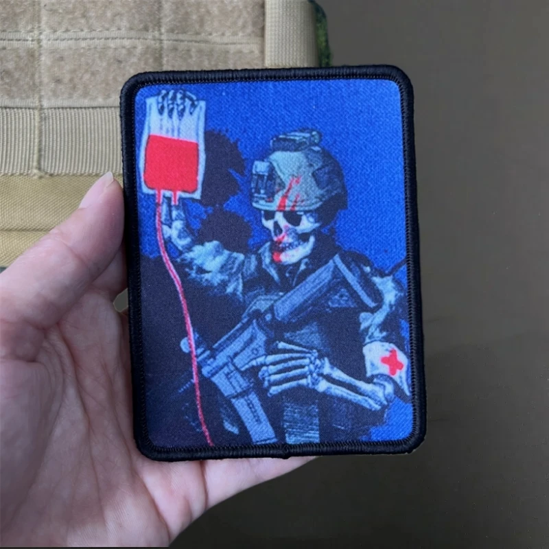 Parches de insignia de moral de soldado esqueleto, pegatina de gancho y bucle, mochila táctica, ruso, "servicios médicos" - imagen 2