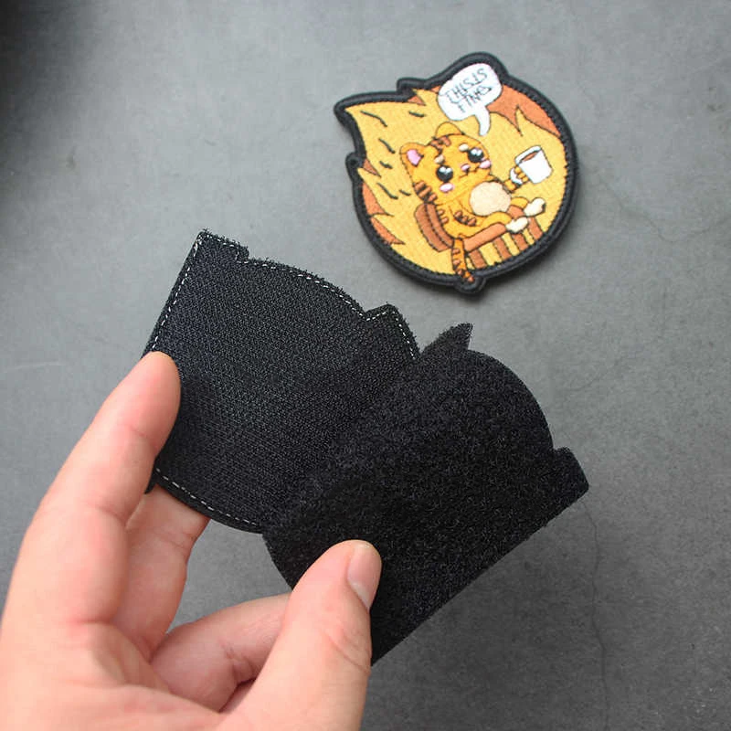 Parches bordados para decoración de bolsas de ropa, insignia de animales tácticos, beber café, gato, melocotón, Anime, todo está bien - imagen 2