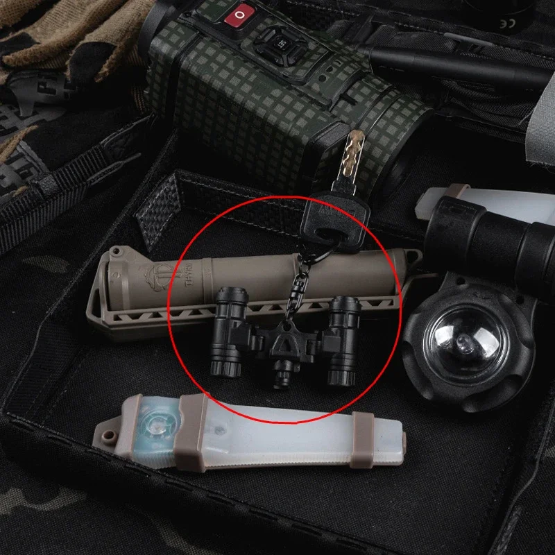 AN/PVS-31 NVG llavero en miniatura réplica táctica Binocular visión nocturna regalo para Airsoft, decoración coleccionable al aire libre - imagen 3