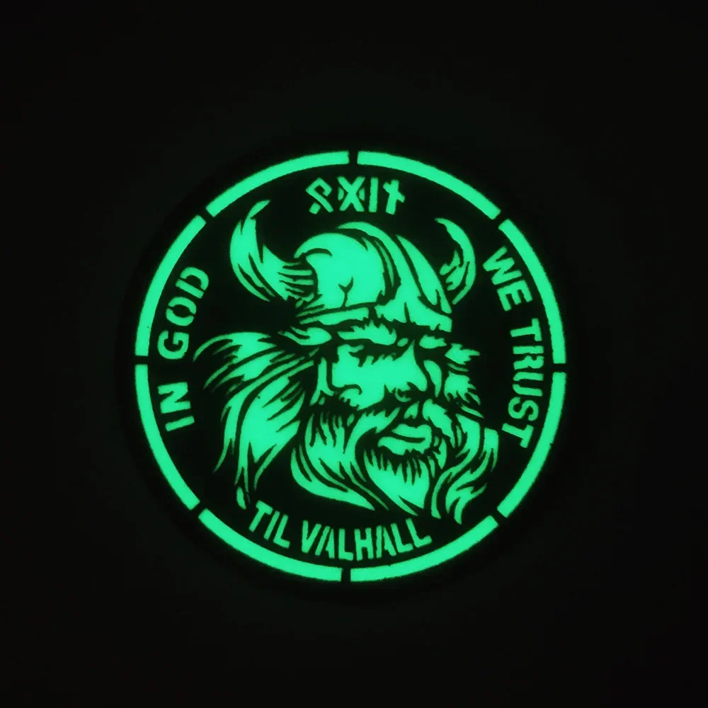 In God We Trust Vking Valhall, brazalete Circular reflectante vikingo con gancho y bucle, insignia de moral luminosa, parche táctico para mochila - imagen 5