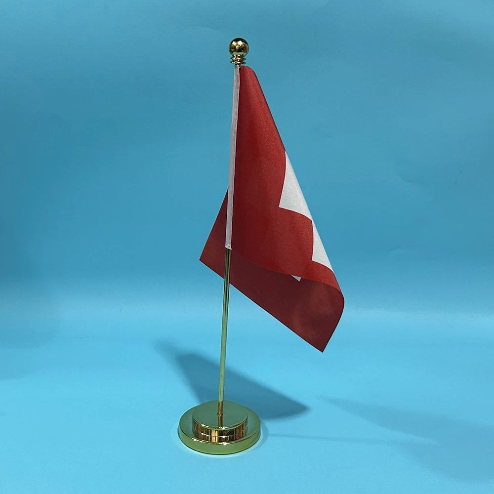 Bandera nacional de Suiza – Mesa escritorio poliéster - imagen 3