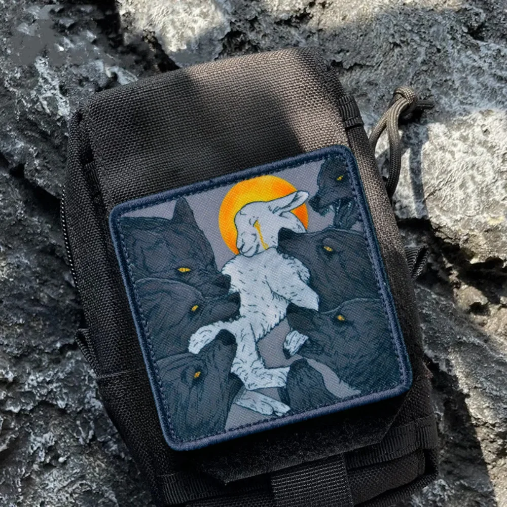 Parches estampados de ovejas y lobo, insignia de moral divertida "el cordero", brazalete de combate de lobo militar, emblema de gancho y bucle, pegatinas para mochila - imagen 4