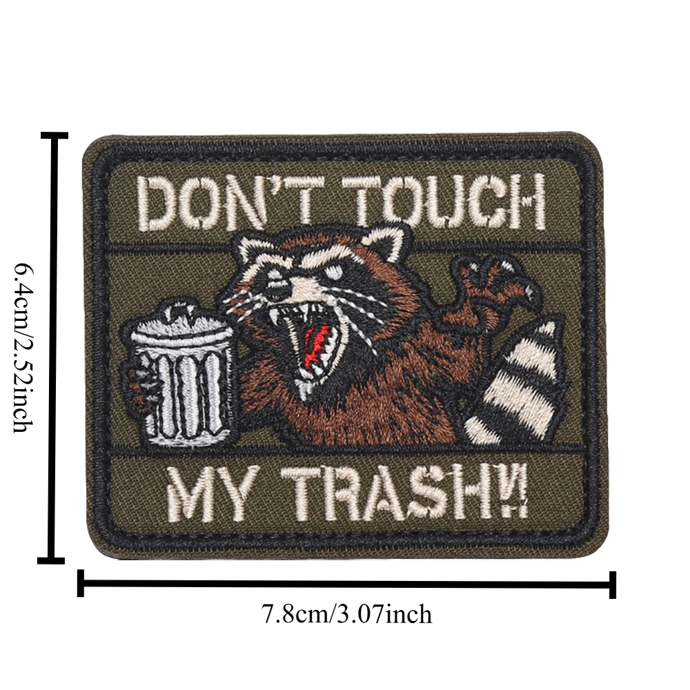 Mapache enojado no toca mi moral basura parche táctico divertido gancho y bucle parche bordado insignia militar brazalete mochila pegatinas - imagen 2