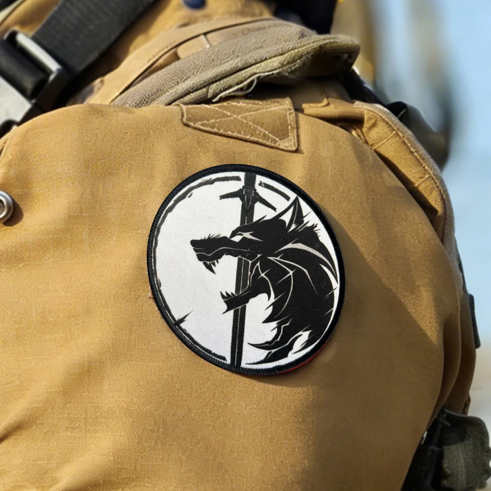 Insignia de moral de espada y lobo de mago, parches tácticos para ropa, parche de gancho y bucle, brazalete militar, pegatinas de decoración para mochila - imagen 3